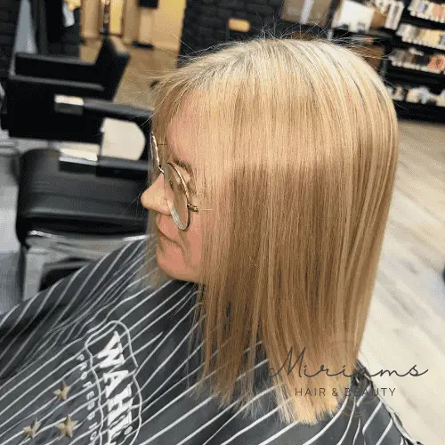Slingor hela håret - modellbild för färgbehandling av miriams hair and beauty i stockholm